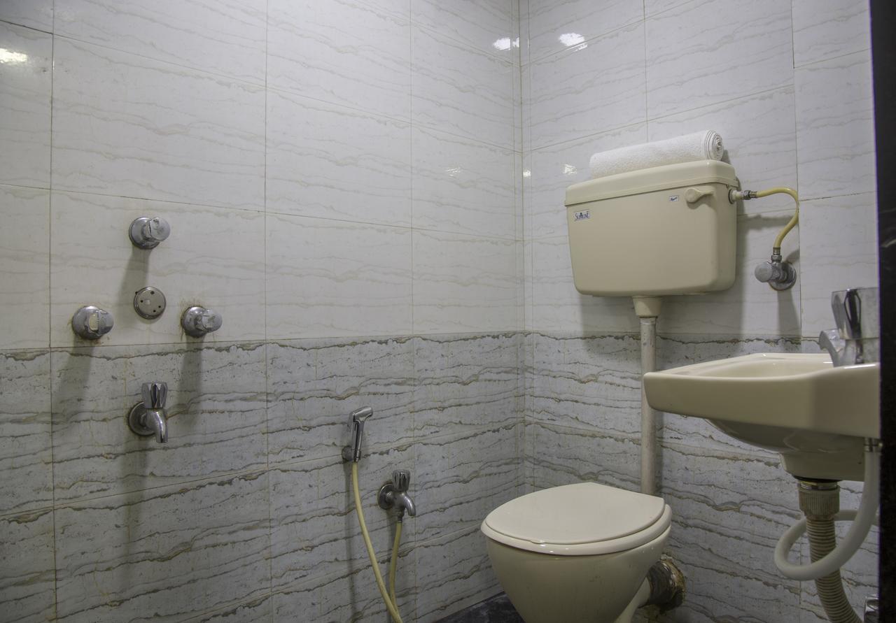 Relax Guest House Mumbai Bagian luar foto