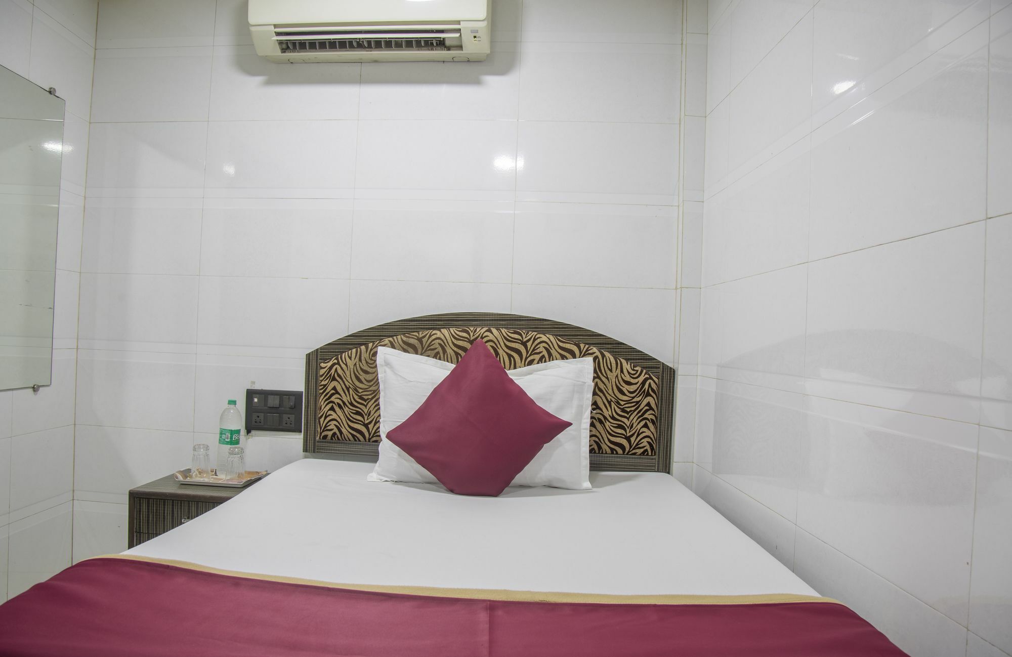 Relax Guest House Mumbai Bagian luar foto